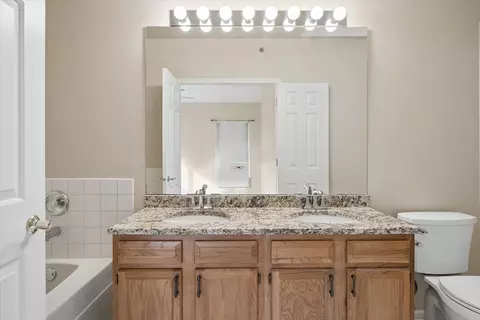 Bath - 256 Prairie View Ln, Wheeling, IL 60090 photo 1 of 5