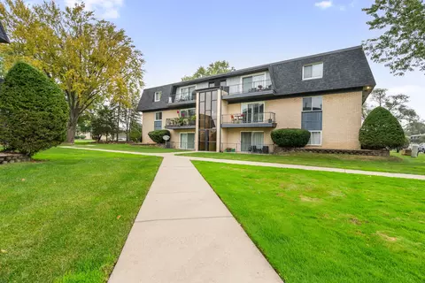 11128 S 84th Ave #2B, Palos Hills, IL 60465
