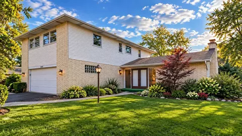 n240 County Farm Road, Winfield, IL 60190