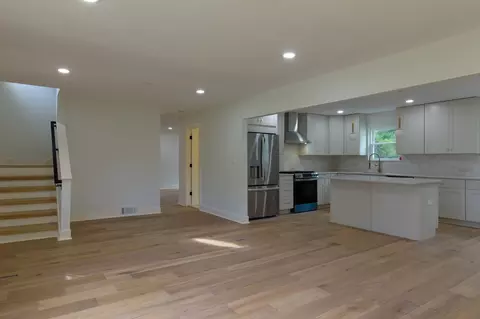 Living - 829 Evergreen St, Wheaton, IL 60187 photo 2 of 4