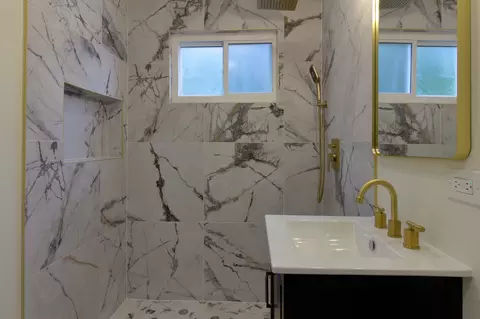 Bath - 829 Evergreen St, Wheaton, IL 60187 photo 2 of 6