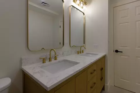 Bath - 829 Evergreen St, Wheaton, IL 60187 photo 4 of 6