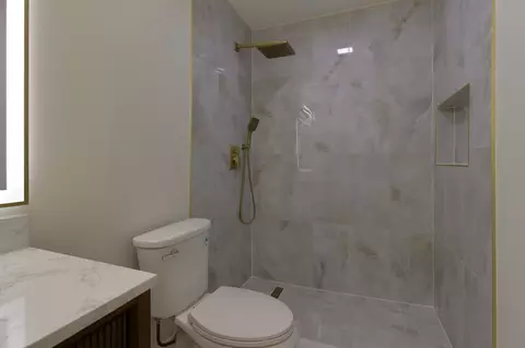 Bath - 829 Evergreen St, Wheaton, IL 60187 photo 6 of 6