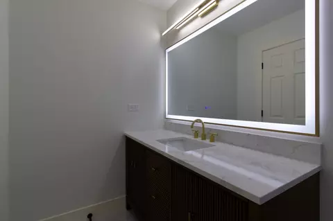 Bath - 829 Evergreen St, Wheaton, IL 60187 photo 5 of 6