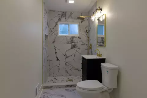 Bath - 829 Evergreen St, Wheaton, IL 60187 photo 1 of 6