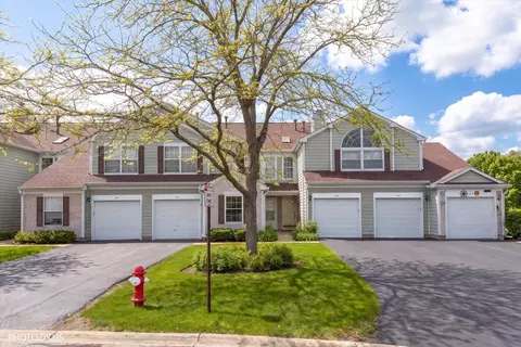 12 Taft Ct #A, Streamwood, IL 60107