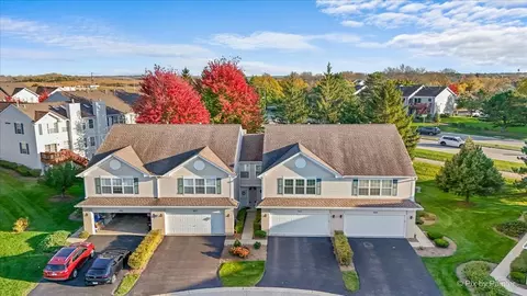 507 Windham Cove Dr, Crystal Lake, IL 60014