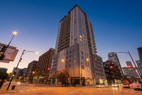 330 W Grand Ave #807, Chicago, IL 60654