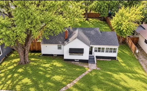 1414 Yale Ave, Zion, IL 60099