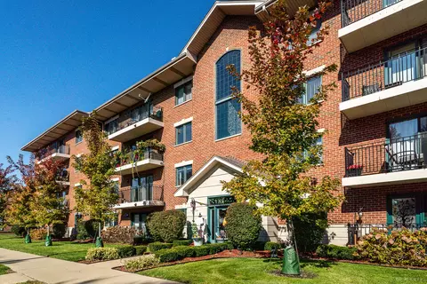 3730 W 111th St W #202, Chicago, IL 60655