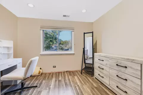 Bedroom - 1152 Middlebury Ln #A2, Wheeling, IL 60090 photo 5 of 5