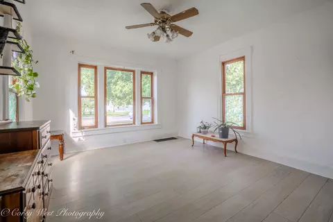 Living - 511 3rd Ave, Rock Falls, IL 61071 photo 3 of 4