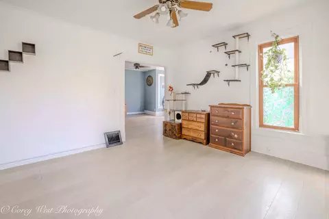 Living - 511 3rd Ave, Rock Falls, IL 61071 photo 4 of 4