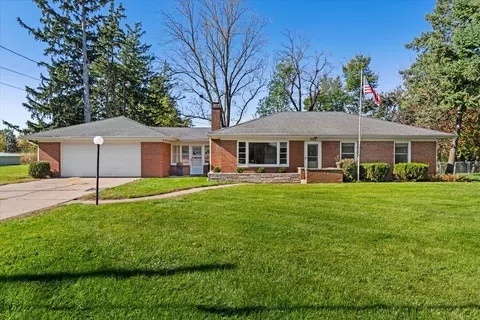 502 S Mississippi St, Blue Grass, IA 52726