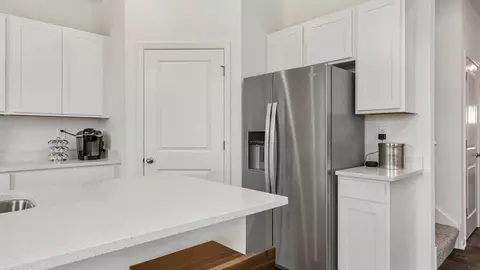 Kitchen - 1636 Whisper Glen Dr, Plainfield, IL 60586 photo 7 of 9