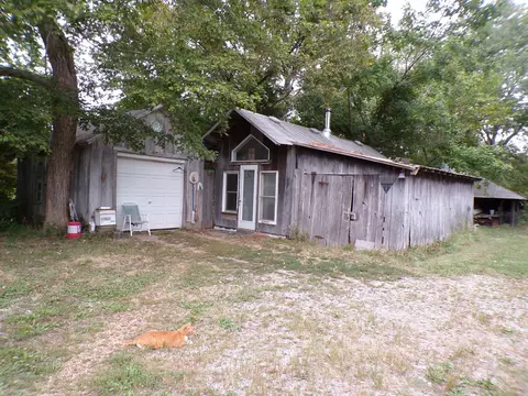Exterior - 5237 Beaucoup Rd, Ava, IL 62907 photo 4 of 12