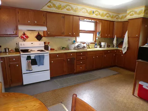 Kitchen - 5237 Beaucoup Rd, Ava, IL 62907 photo 2 of 3