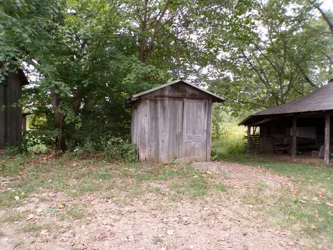 Exterior - 5237 Beaucoup Rd, Ava, IL 62907 photo 5 of 12