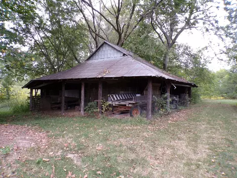 Exterior - 5237 Beaucoup Rd, Ava, IL 62907 photo 6 of 12