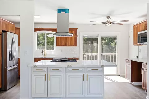 Kitchen - 1175 Royal Blvd, Elgin, IL 60123 photo 1 of 4