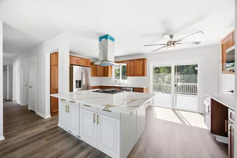 Kitchen - 1175 Royal Blvd, Elgin, IL 60123 photo 4 of 4
