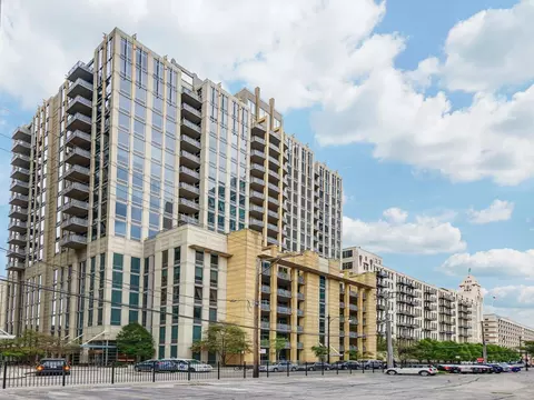 720 N Larrabee St #903, Chicago, IL 60654