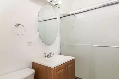 Bath - 9250 Noel Ave #1A, Des Plaines, IL 60016 photo 2 of 2