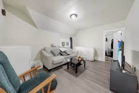 Living - 656 South St, Elgin, IL 60123 photo 4 of 4