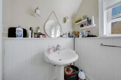 Bath - 656 South St, Elgin, IL 60123 photo 3 of 4