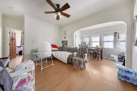 Living - 656 South St, Elgin, IL 60123 photo 3 of 4