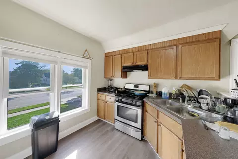 Kitchen - 656 South St, Elgin, IL 60123 photo 5 of 7