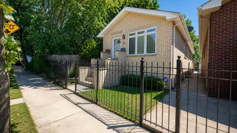 419 W Root St, Chicago, IL 60609