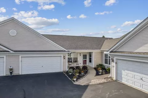 14041 Moraine Hills Dr, Huntley, IL 60142