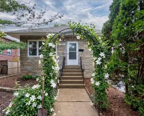 4916 N Hamlin Ave, Chicago, IL 60625