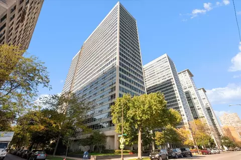 3550 N Lake Shore Dr #1016, Chicago, IL 60657