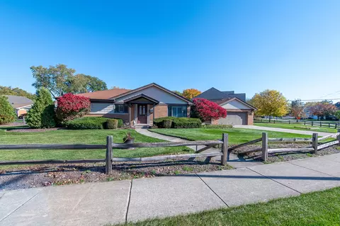 Exterior - 307 Catalpa Ave, Itasca, IL 60143 photo 1 of 9