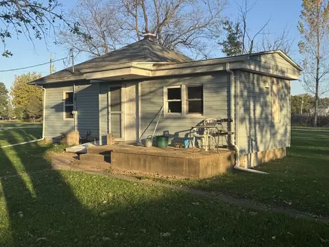 729 Oak St, Andover, IL 61233 | MLS# 12794651 | 23 Photos - Movoto