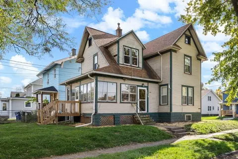 2219 Claussen St, Davenport, IA 52802