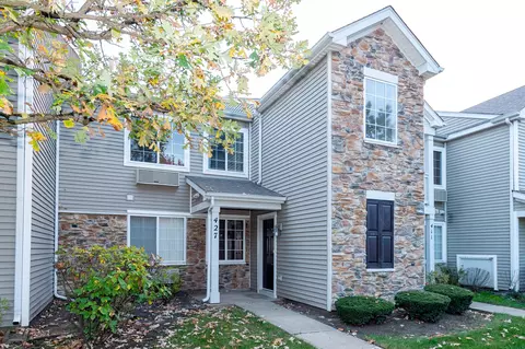 427 Silverstone Dr #427, Carpentersville, IL 60110