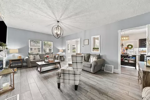 Living - 660 3rd Ave, Joliet, IL 60433 photo 1 of 2