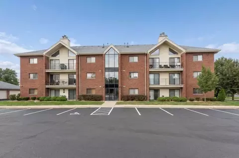 6612 Martin France Cir #2D, Tinley Park, IL 60477