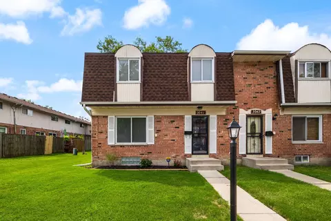 3041 St Ives Ct, Richton Park, IL 60471