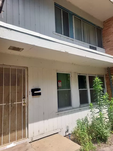 7829 S South Shore Dr #G, Chicago, IL 60649