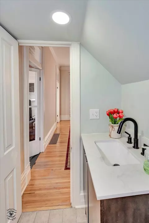 Bath - 303 E Prospect Ave, Ottawa, IL 61350 photo 1 of 5