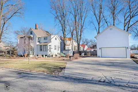Exterior - 303 E Prospect Ave, Ottawa, IL 61350 photo 2 of 7