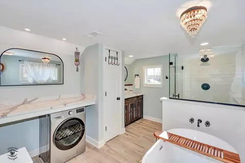 Bath - 303 E Prospect Ave, Ottawa, IL 61350 photo 3 of 5