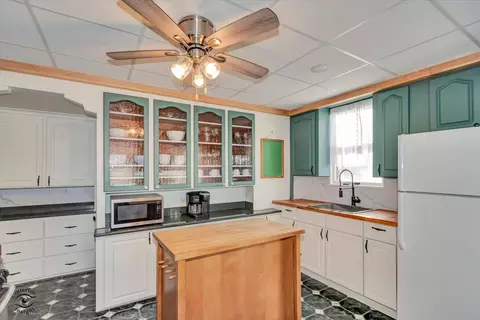 Kitchen - 303 E Prospect Ave, Ottawa, IL 61350 photo 1 of 3