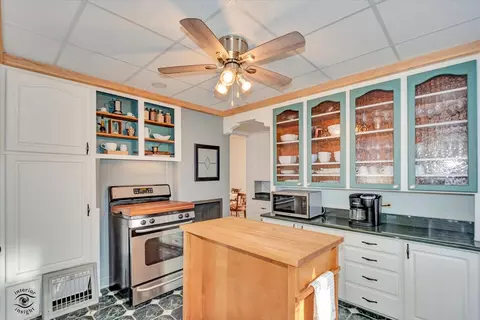 Kitchen - 303 E Prospect Ave, Ottawa, IL 61350 photo 2 of 3