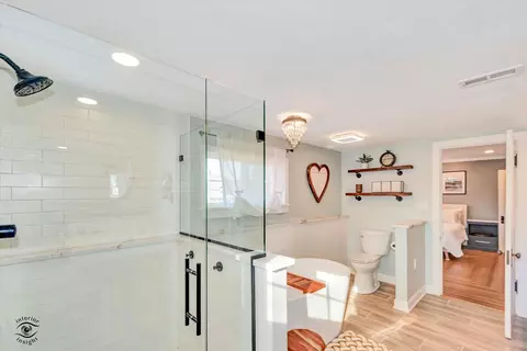Bath - 303 E Prospect Ave, Ottawa, IL 61350 photo 4 of 5