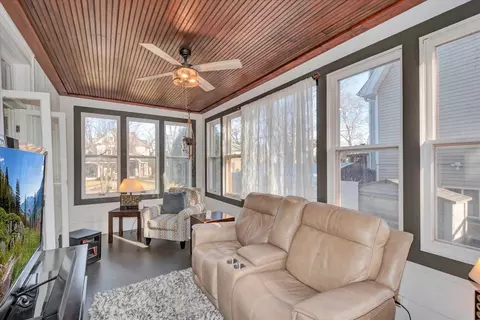 Exterior - 303 E Prospect Ave, Ottawa, IL 61350 photo 5 of 7